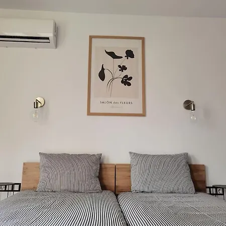 Апартаменты The Courtyard 2bdrm