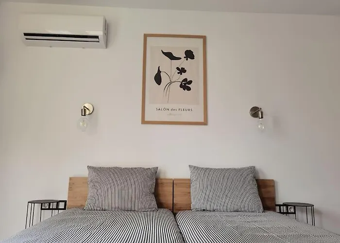 アパート The Courtyard 2bdrm